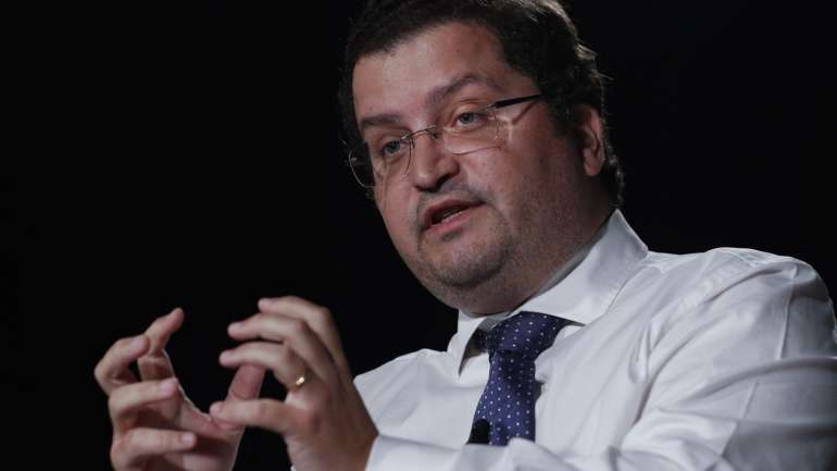 As "faltas de verdade" estão relacionadas com os critérios para o layoff e um grupo de atribuição de bens essenciais.
