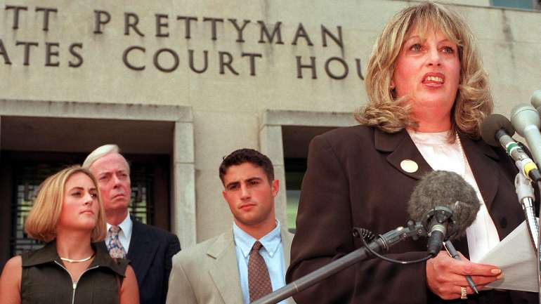 Tripp era amiga de Lewinsky quando expôs o "affair" entre a estagiária de 22 anos e o presidente norte-americano