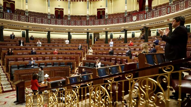 O governo de coligação de esquerda liderado pelo socialista Pedro Sánchez recebeu a aprovação de 270 deputados, havendo 54 que votaram contra