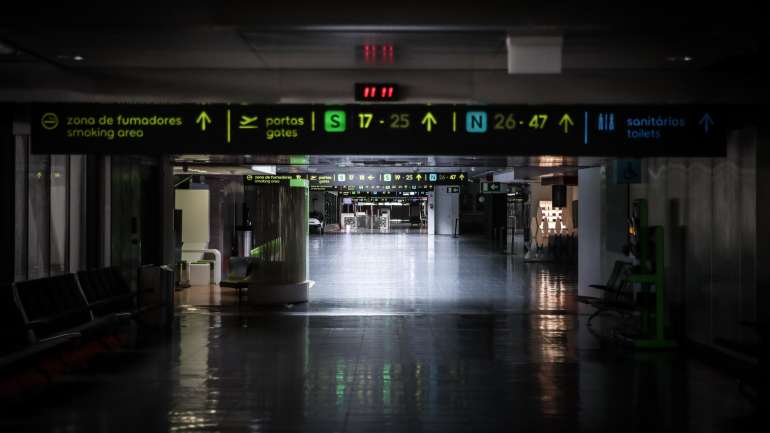 Num primeiro momento, "o esforço estará direcionado para os viajantes que tiveram os seus voos cancelados"