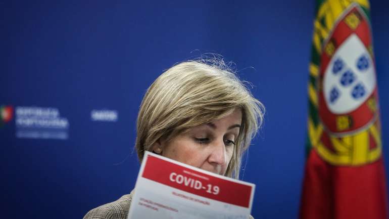"Qualquer pessoa" pode "considerar" usar máscaras comunitárias (não-cirúrgicas)