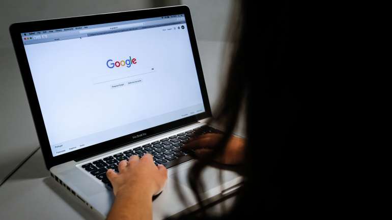 Cabe agora às escolas fazerem o levantamento das necessidades para a aquisição dos computadores e "routers"