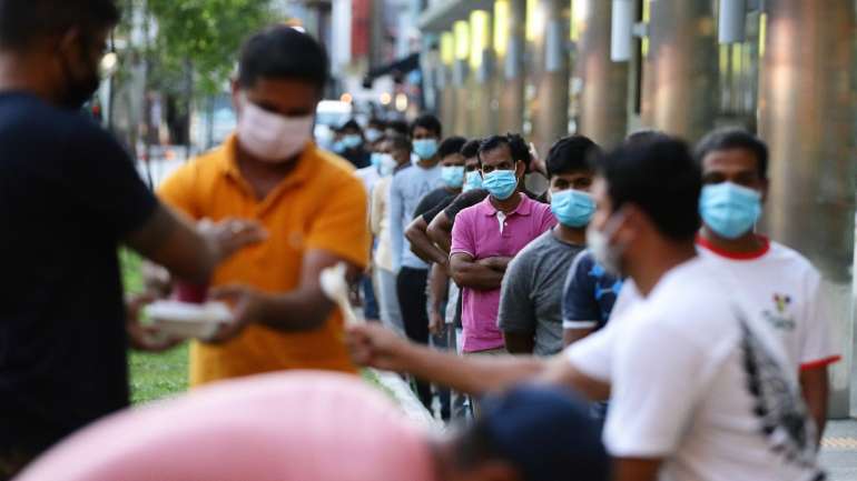 Trabalhadores migrantes que vivem em dormitórios são nesta altura o principal foco do problema da Covid-19 em Singapura