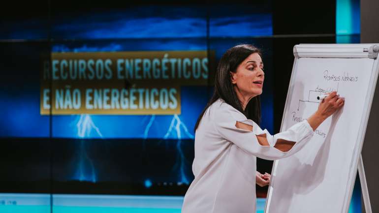 "É muito estranho. Aquilo que nos alimenta, entre aspas, e aquilo que nos dá aquele calor na alma é estarmos com os alunos e, portanto, esta é uma situação completamente diferente", admitiu um dos professores