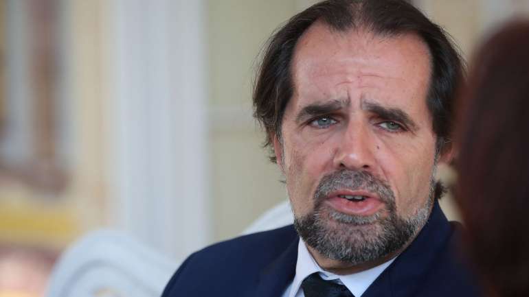 Na semana passada, Miguel Albuquerque admitiu que "numa fase posterior", com a redução das limitações à circulação, se poderia pensar num cenário de uso obrigatório de máscaras