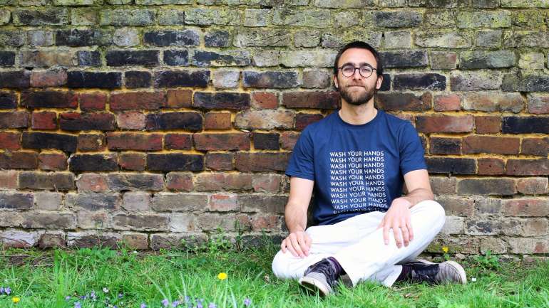 Francisco Carvalho Araújo concebeu e lançou a sua própria marca solidária em praticamente um mês. As vendas começaram a 2 de abril
