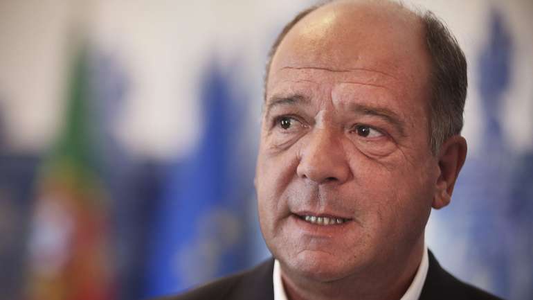 Carlos Carreira considera as comemorações uma "ofensa" a todos os que estão a passar este momento negro.