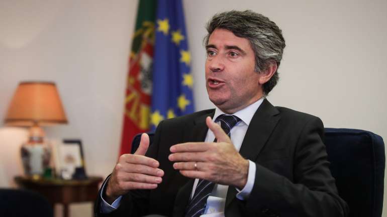"E é nesses termos que a sessão ocorrerá. O coração da democracia não pode parar", sustentou José Luís Carneiro