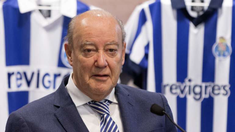 Pinto da Costa já ganhou mais de 60 títulos só no futebol pelo FC Porto mas tem o foco centrado na dobradinha esta temporada