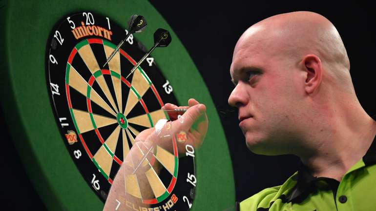 Michael van Gerwen, atual líder do ranking mundial de dardos, não consegue respeitar em casa a necessidade de haver silêncio nos jogos