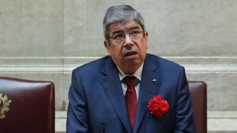 Ferro Rodrigues diz que "seria estranho" não comemorar o 25 de Abril no Parlamento