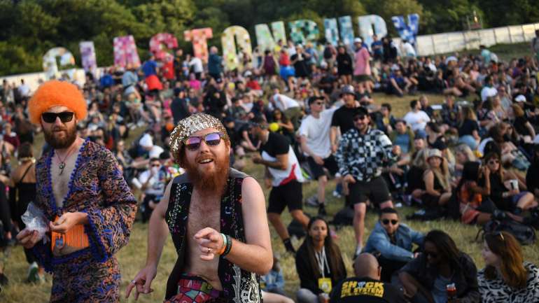 Festivais europeus como Glastonbury, Roskilde, Tomorrowland, Montreux e Womad cancelaram já as edições deste ano e lançaram novas datas para 2021