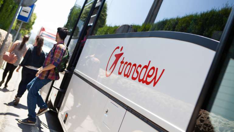 Uniformiza também o valor dos passes mensais em 15 euros, e do passe social em 12 euros
