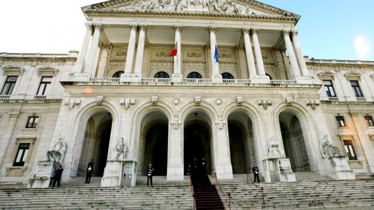 A sessão solene do 25 de Abril no parlamento, no sábado, deverá contar com 46 deputados