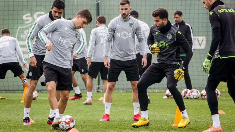Plantel do Sporting realizou testes serológicos e fará ainda PCR por colheita nasofaríngea e orofaringe antes do início formal dos treinos