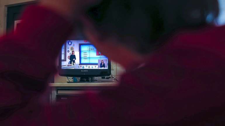 O #EstudoEmCasa é emitido na RTP Memória desde 20 de abril e destina-se a alunos do 1.º ao 3.º ciclos
