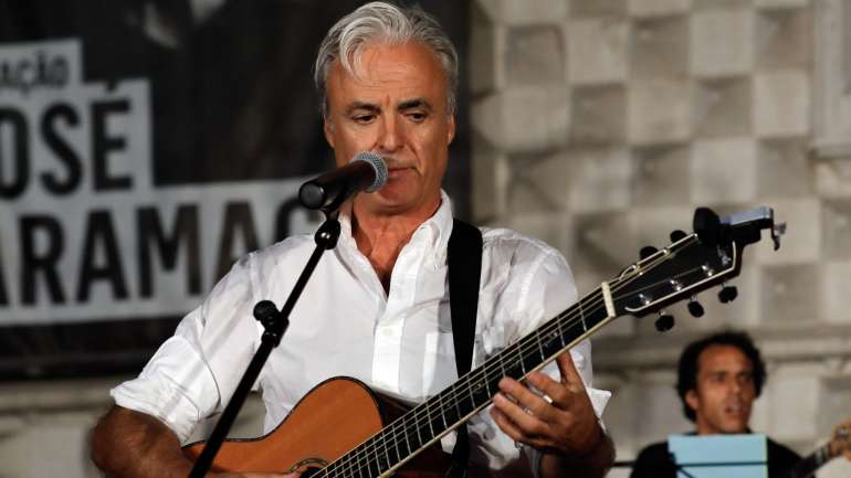 O músico João Gil assumiu como meta "fazer desta escola uma fábrica de criação cultural"