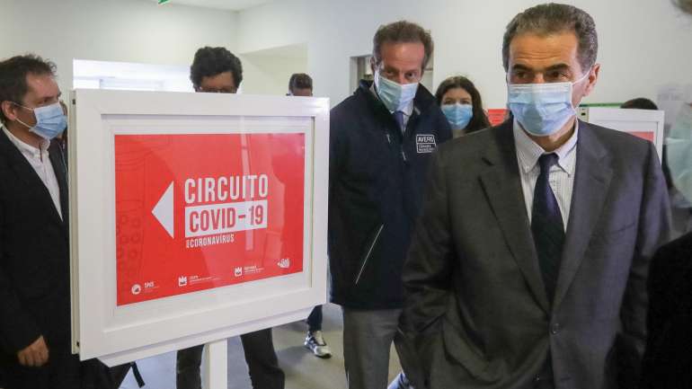 O prazo para as bolsas terminou esta terça-feira, às 17h, o dos projetos científicos encerra na quinta-feira