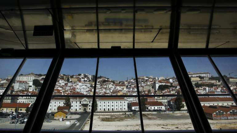 As operações no Terminal de Santa Apolónia ficarão "suspensas até serem conhecidos os resultados dos testes" dos trabalhadores que estiveram em contacto com o infetado