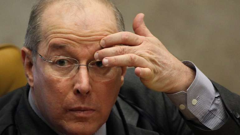 Abraham Weintraub partilhou no Twitter uma mensagem para sugerir que a pandemia provocada pelo novo coronavírus faz parte de um "plano infalível" da China para dominar o mundo