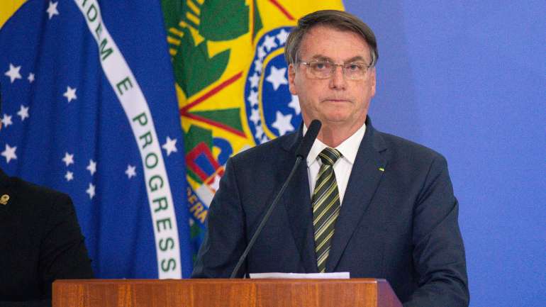 Presidente brasileiro disse que "não adianta" atribuir-lhe "culpa" pela elevada mortalidade no país