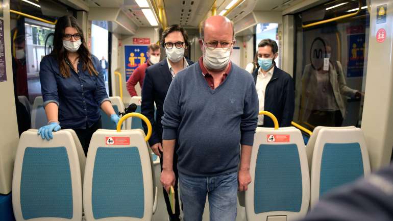 Foi numa estação de metro praticamente vazia que o ministro do Ambiente pode verificar que "tudo está preparado" para esta segunda-feira