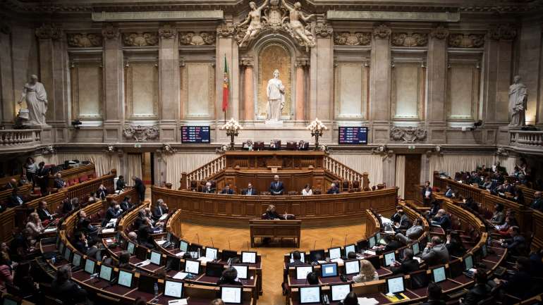 Na véspera do debate, na Assembleia da República, esta quarta-feira à tarde, a bancada socialista anunciou que irá votar contra na sessão de quinta-feira