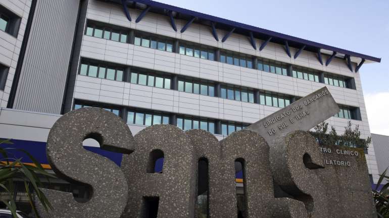 A direção clínica do SAMS encerrou, no dia 20 de março, o hospital e as clínicas, devido à infeção pelo novo coronavírus de doentes e profissionais de saúde em unidades da sua rede
