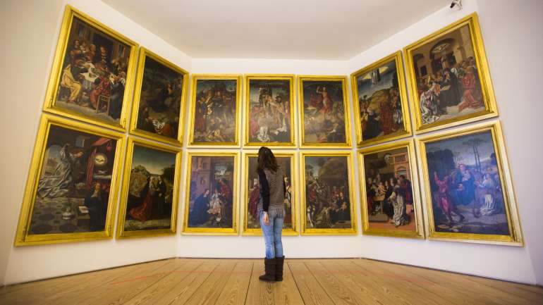 Painéis do início do século XVI que compõem o retábulo da capela-mor da Sé de Viseu, no Museu Grão Vasco