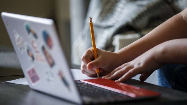 De acordo com a associação, este pedido surge depois de se terem registado velocidades de internet fixa inferiores a dois megabytes e nas redes móveis inferiores a 500 kbytes