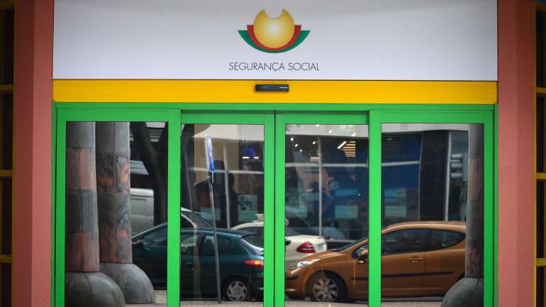 No total, esta atualização extraordinária representa uma despesa anual de 120 milhões de euros
