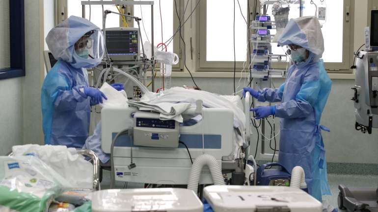 Nas últimas 24 horas, 3.294 novos óbitos e 77.313 novos casos ocorreram em todo o mundo