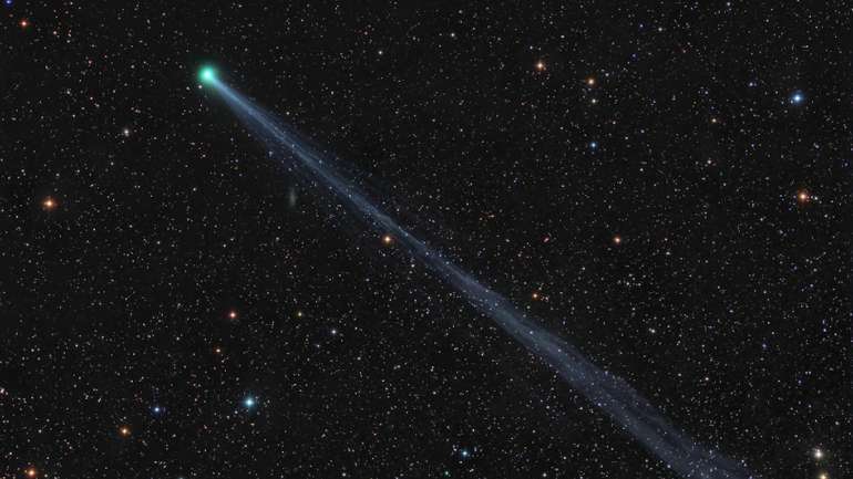 O cometa SWAN a 02 de maio, a seis minutos-luz da Terra
