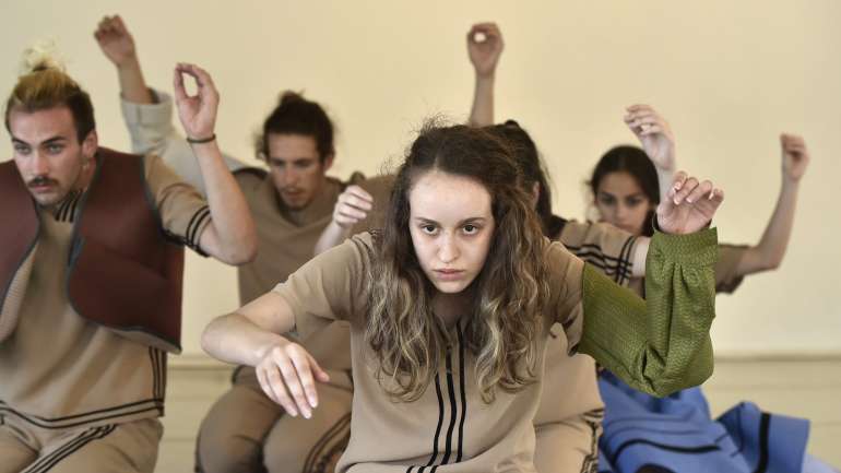 Segundo a tutela, entre 27 de março e 6 de abril, "foram recebidos 1.025 pedidos" de apoio de "projetos artísticos de criação nas áreas das artes performativas, artes visuais e de cruzamento disciplinar"