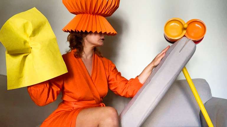 Sara Soares é stylist e começou a fotografar-se em casa logo no início da quarentena