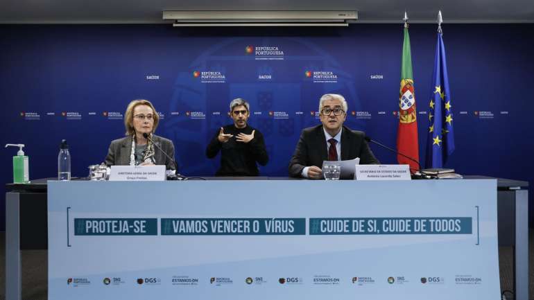 O reinício da época balnear voltou a ser um dos temas do briefing diário da DGS