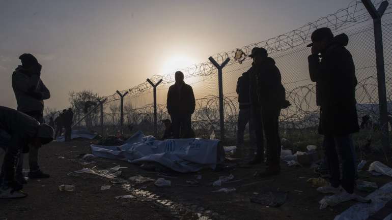 As autoridades croatas estão a ser acusadas de pintar cruzes com tinta spray cor de laranja nas cabeças dos migrantes e refugiados requerentes de asilo