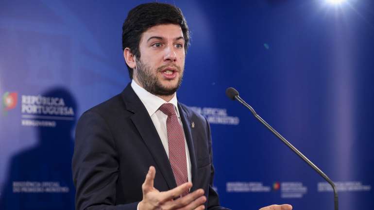 O líder centrista defende que "a coordenação política do Governo é da competência do Primeiro-Ministro". Se há descoordenação, "a culpa é de António Costa"