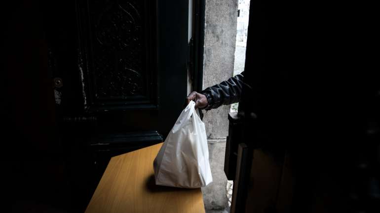 Já há pelo menos dois grupos de ajuda alimentar que nasceram em Lisboa mas estão a estender-se pelo país, para atender às necessidades de profissionais da cultura em dificuldade