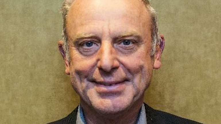 Karol Sikora é oncologista há cerca de 50 anos e antigo chefe do programa de oncologia da Organização Mundial de Saúde