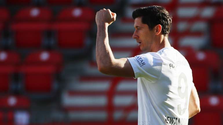 Lewandowski chegou aos 40 golos, 26 só na Bundesliga, apenas a um de Immobile (Lazio) na luta pela Bota de Ouro