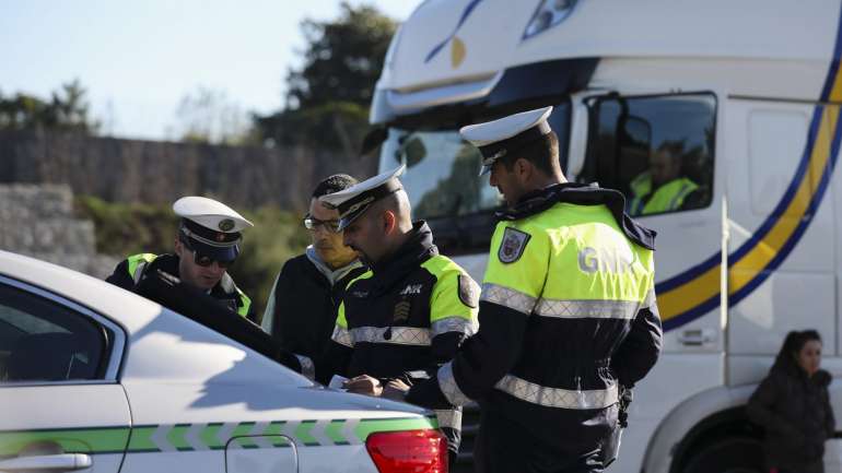 Entre 1 de janeiro de 2022 e 31 dezembro de 2024, a velocidade excessiva para as condições existentes esteve diretamente associada a 6.824 acidentes, 177 vítimas mortais, 588 feridos graves e 8.396 feridos ligeiros
