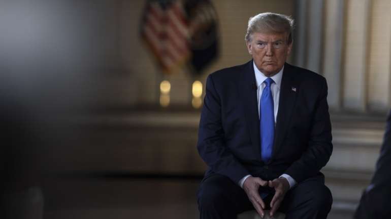 Donald Trump não vê razões para não tomar o medicamento. "Existe há 40 anos para tratar a malária, lúpus e outras coisas. Eu tomei. Profissionais da linha frente tomam. Muitos médicos tomam. Eu tomo"