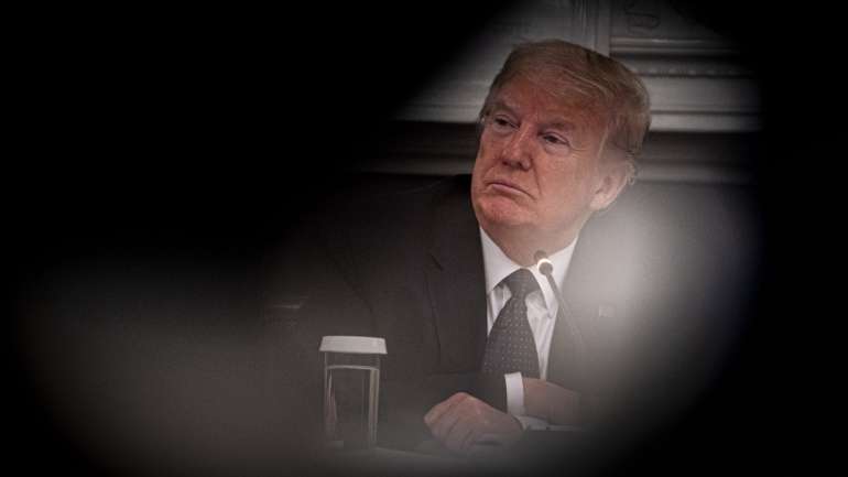Interrogado sobre o futuro da contribuição financeira dos Estados Unidos para a OMS, Trump declarou: "Vamos tomar uma decisão em breve"