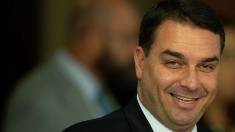 Flávio Bolsonaro está envolvido em investigações sobre esquemas corrupção