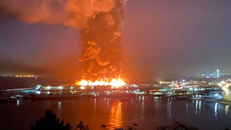 Incêndio no cais 45 em São Francisco (Califórnia, EUA)
