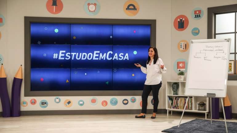 A transmissão televisiva de conteúdos educativos foi uma das propostas do Governo para mitigar as dificuldades de acesso ao ensino