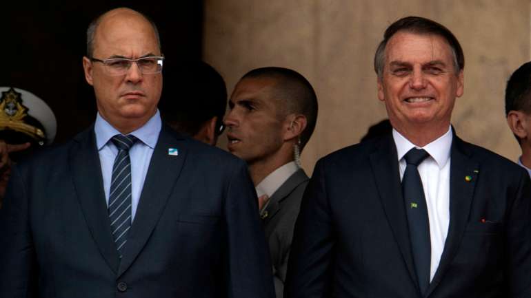 Wilson Witzel e Jair Bolsonaro já foram aliados políticos, com o governador a conseguir a eleição no Rio de Janeiro por contar com o apoio do então candidato presidencial. Agora, a Covid-19 separou-os definitivamente