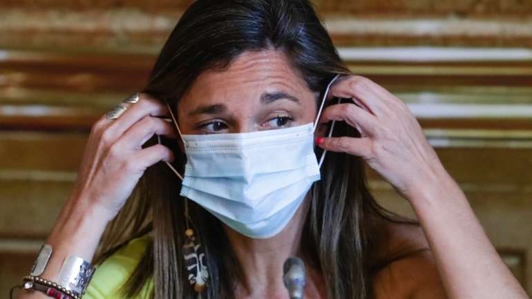 A bastonária da Ordem dos Enfermeiros lembrou que no início da pandemia houve profissionais que foram trabalhar com óculos de natação e máscaras de mergulho