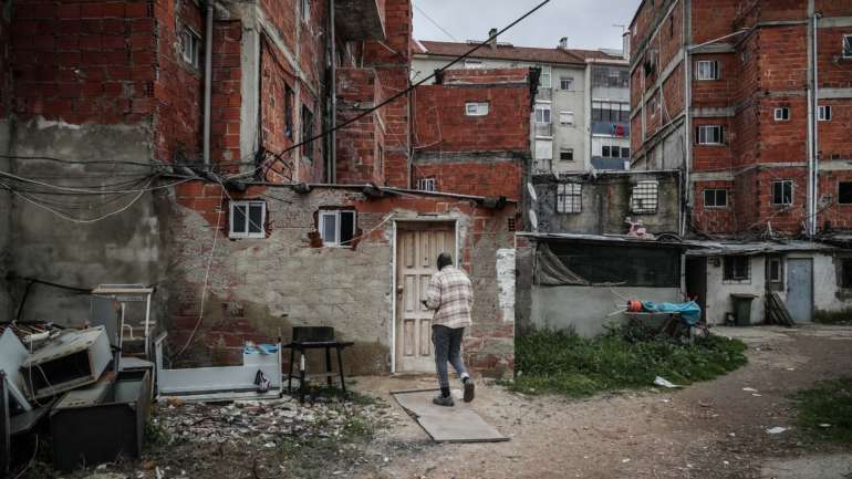 A associação de moradores tinha alertado para o perigo da concentração de pessoas nestes estabelecimentos